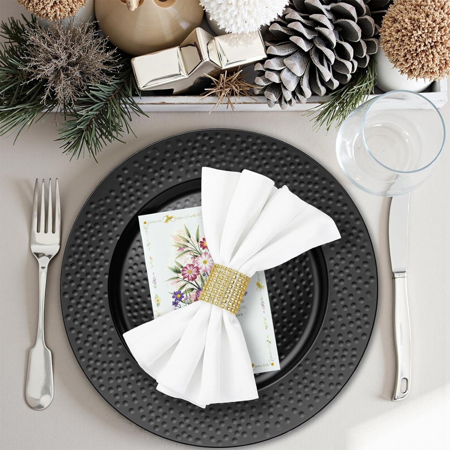 Maeklon 50 Pcs Hammered Black Charger Plates, 13" Black Chargers for Dinner Plates, Plastic Reusable Round Charger Plate for Table Setting, Wedding, Party, Event